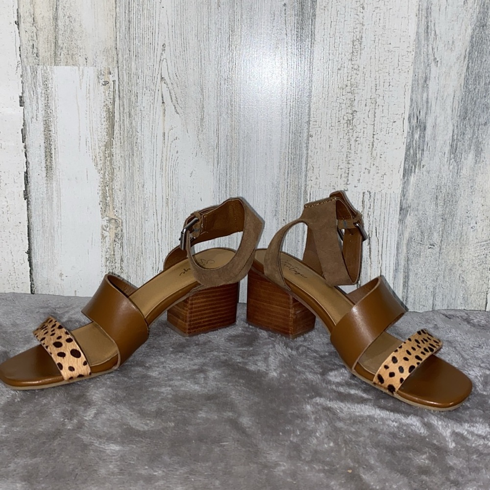 0916 Crown Vintage Vicki Leopard Sandals - Picture 3 of 10